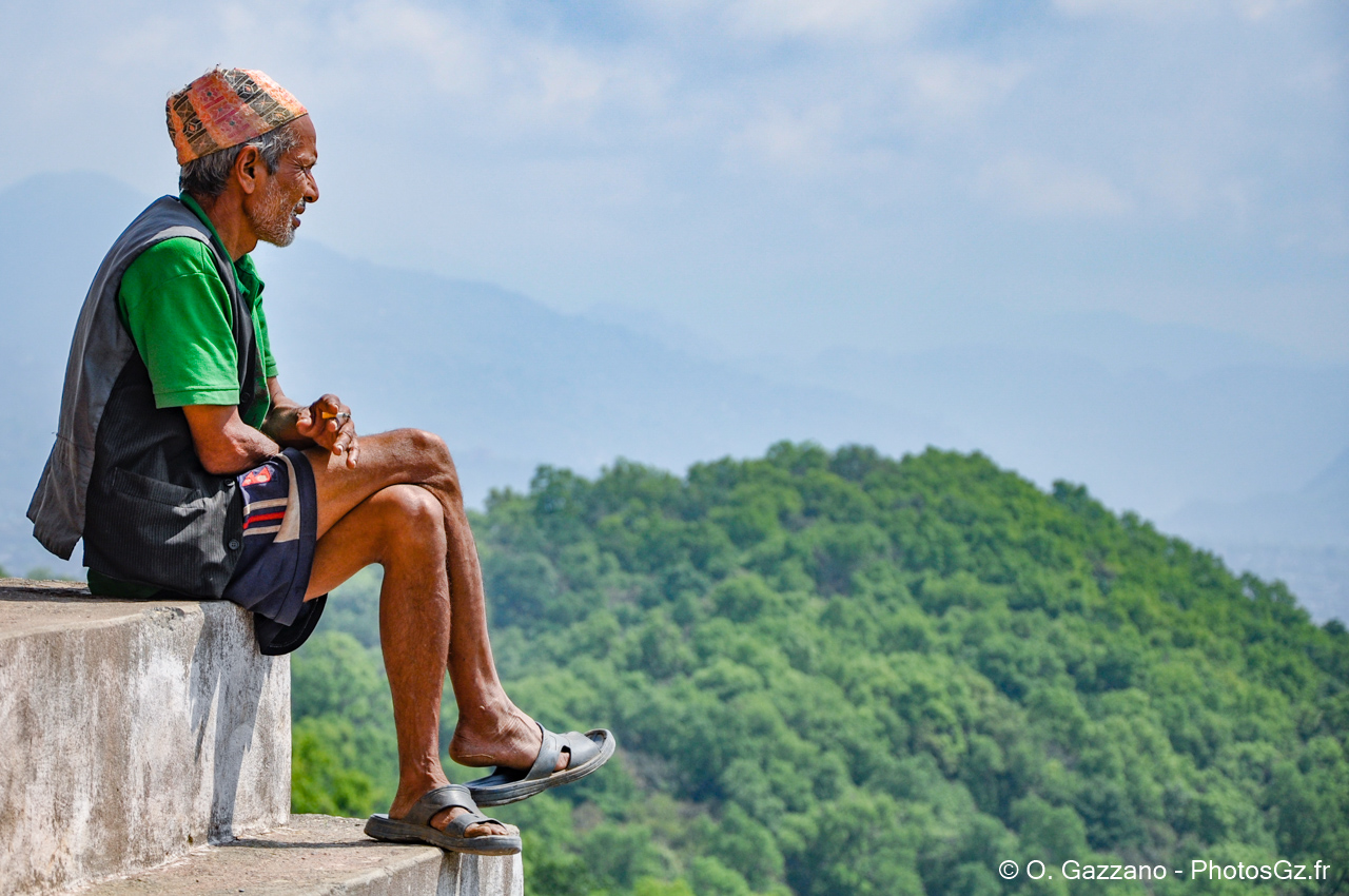 Méditation..Hauteurs de Pokhara, Népal - 10 avril 2012